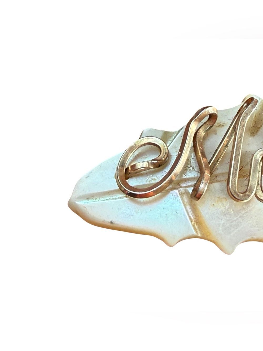 Vintage Mother of Pearl Shell Leaf Brooch Pin Featuring Gold-toned Wire Script - Picture 2 of 9